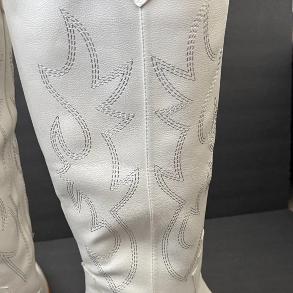 White Embroidered Knee-High Boots - Picture 4 of 9